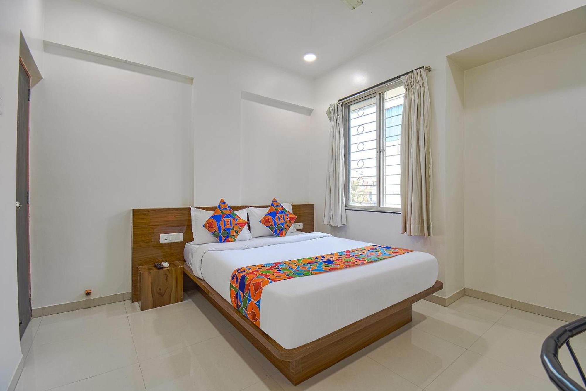 Fabhotel Skylight Studio Rooms - Nr Mcf Camp 푸네 외부 사진