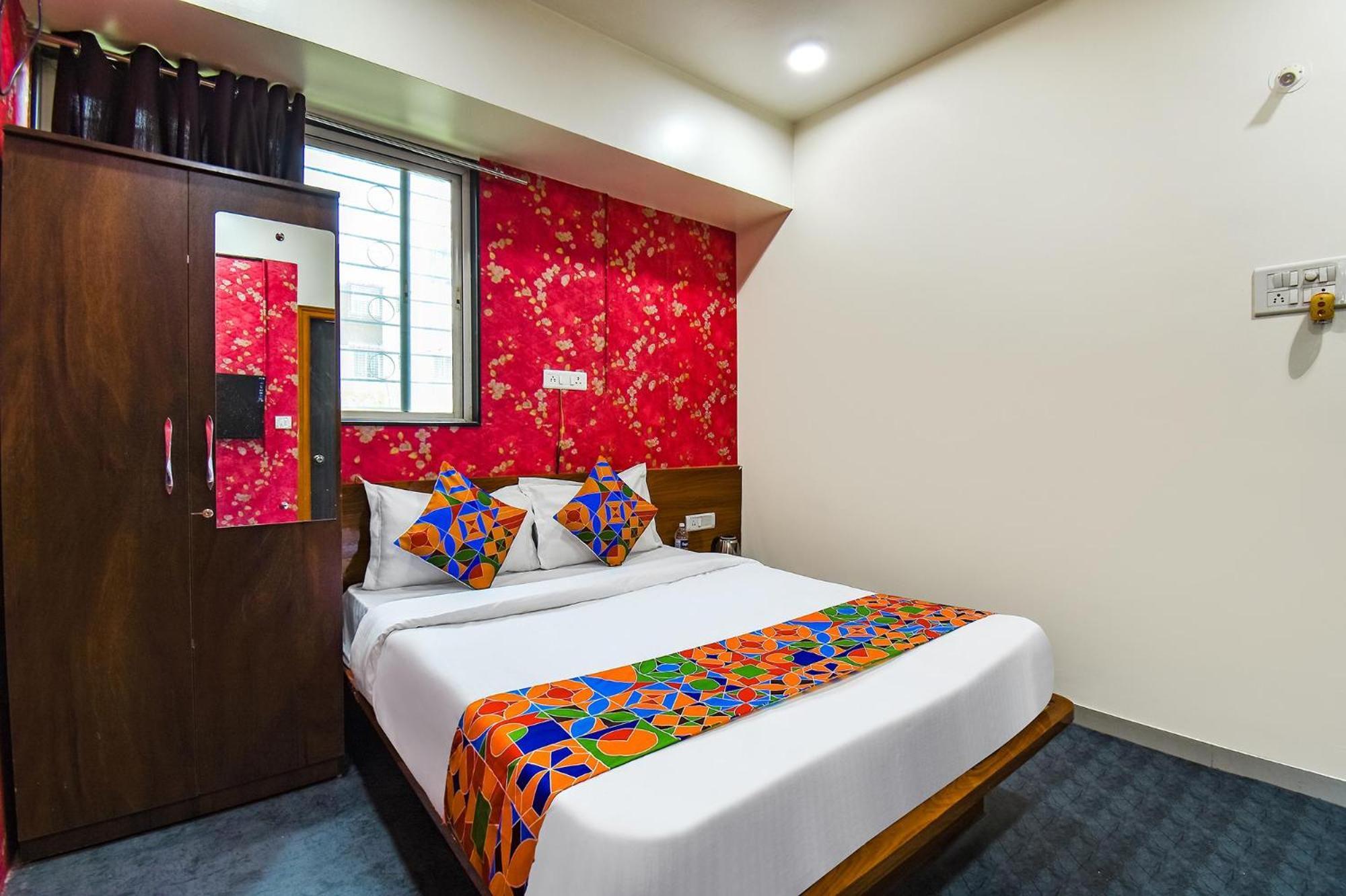 Fabhotel Skylight Studio Rooms - Nr Mcf Camp 푸네 외부 사진