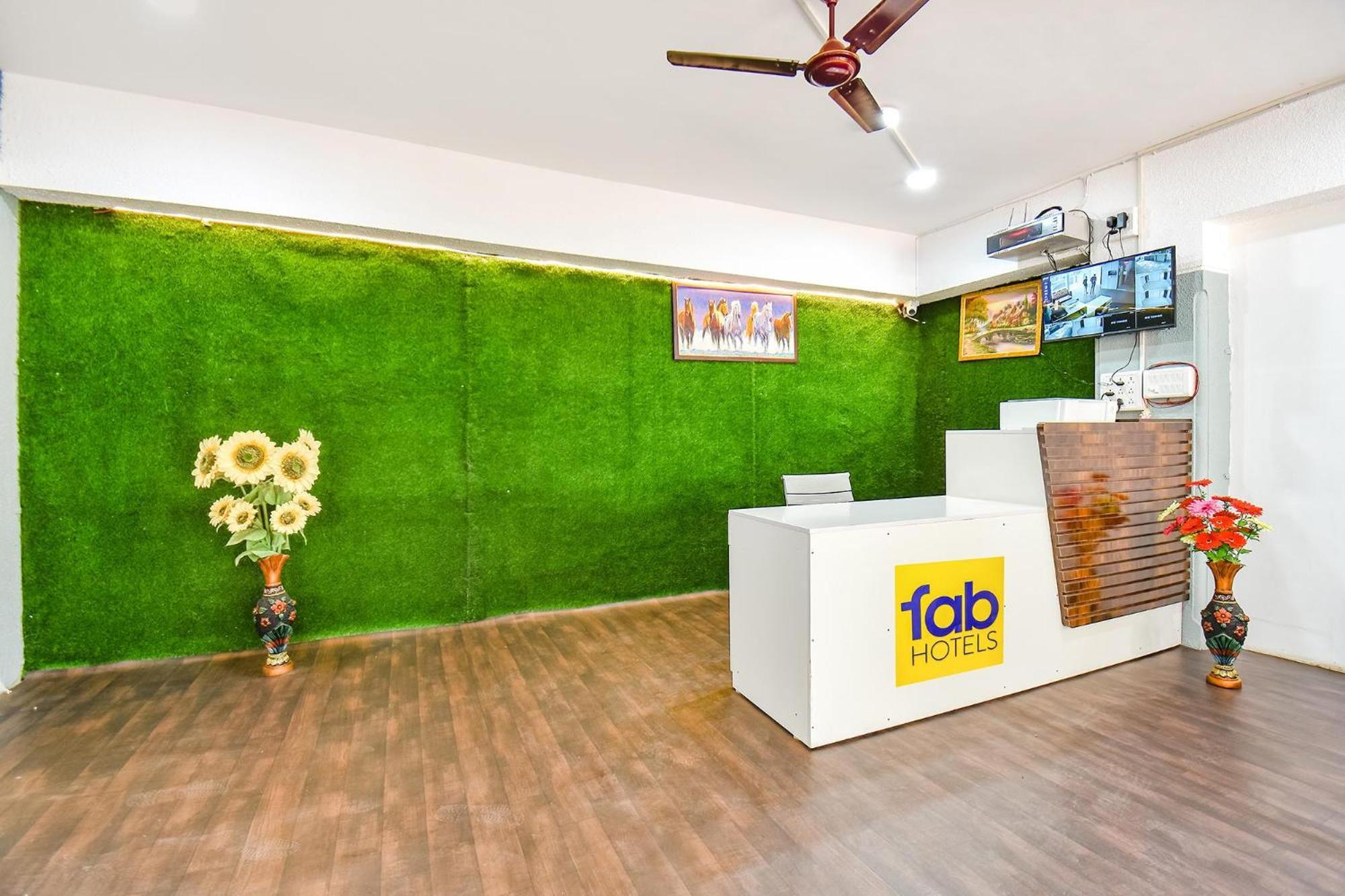 Fabhotel Skylight Studio Rooms - Nr Mcf Camp 푸네 외부 사진