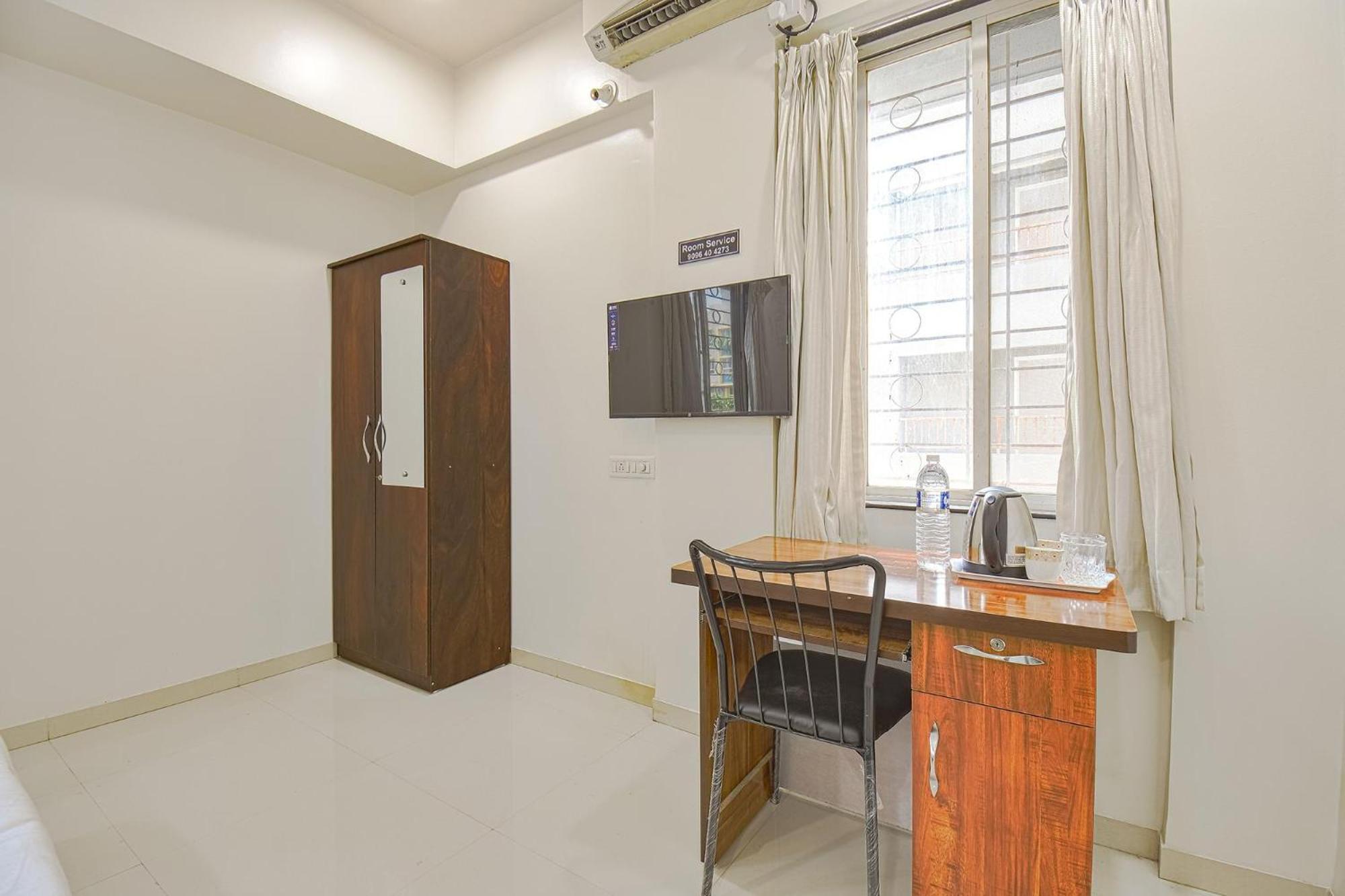 Fabhotel Skylight Studio Rooms - Nr Mcf Camp 푸네 외부 사진