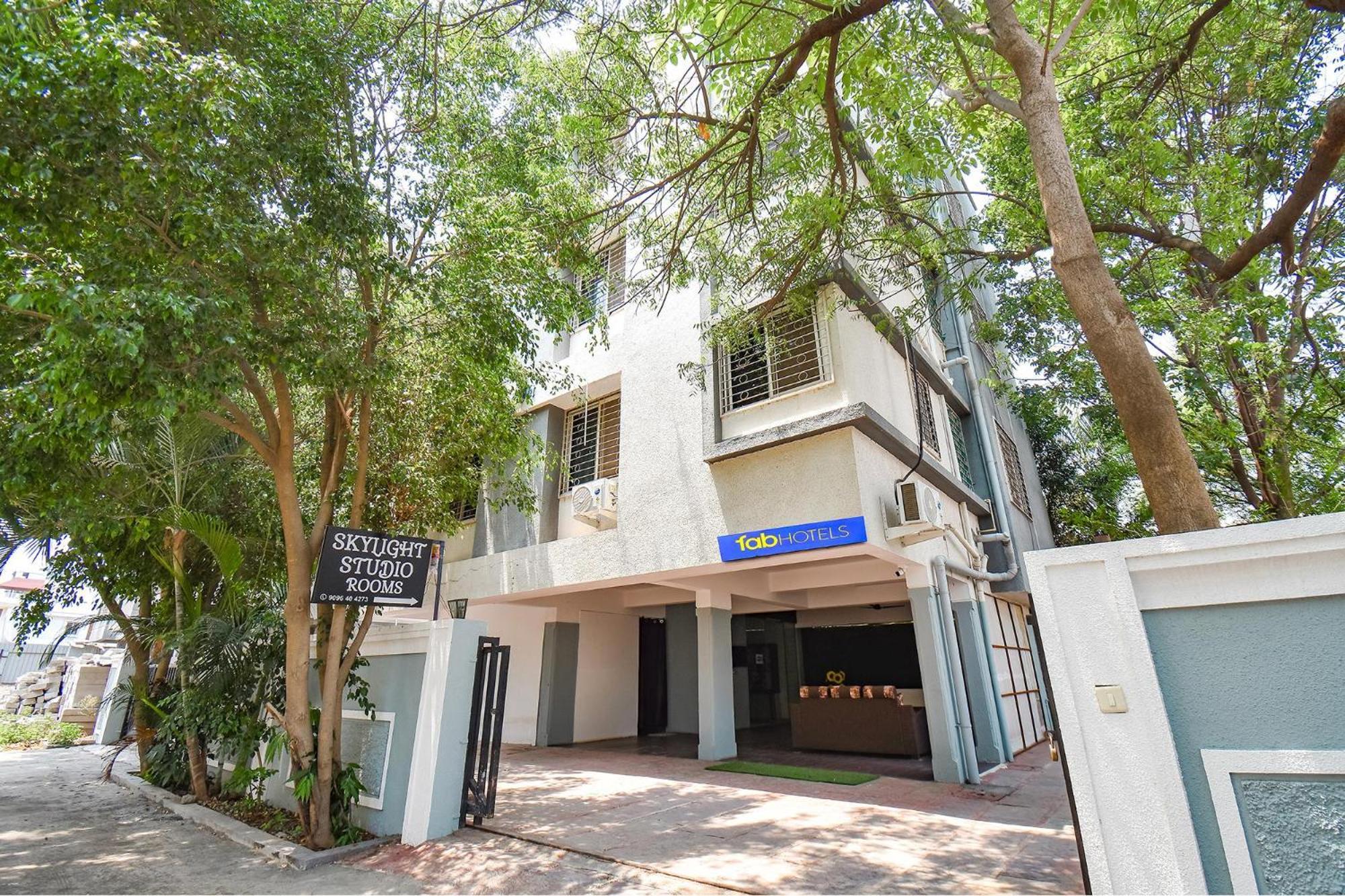 Fabhotel Skylight Studio Rooms - Nr Mcf Camp 푸네 외부 사진