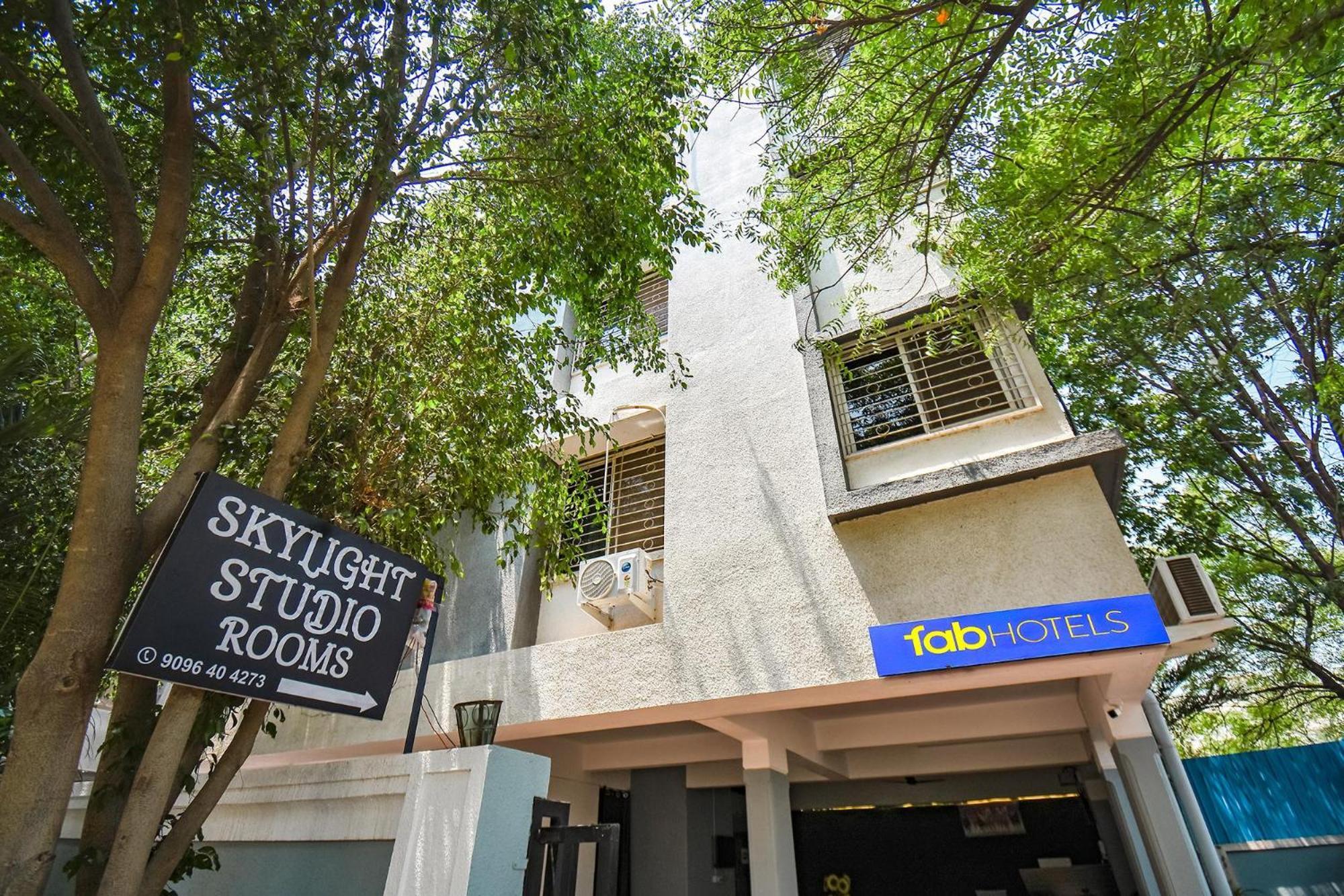 Fabhotel Skylight Studio Rooms - Nr Mcf Camp 푸네 외부 사진